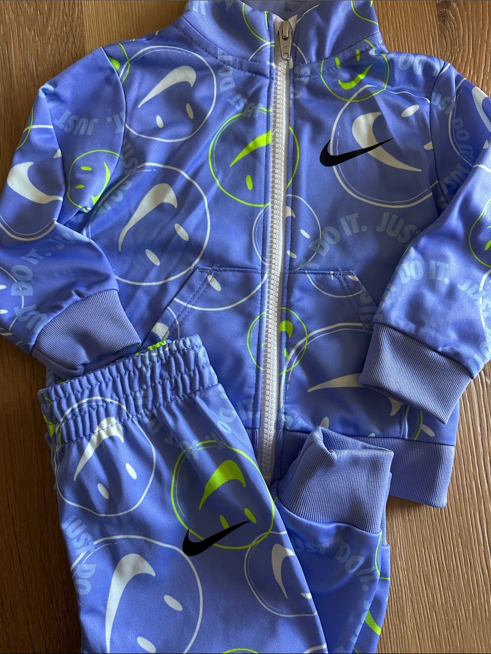 Baby Girl Nike Sweatsuit NEW! 12 month - Picture 2 of 5